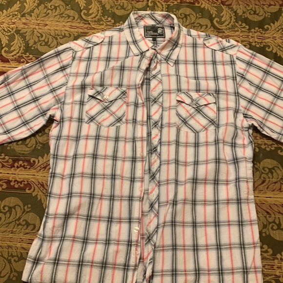 Mens long sleeve button down shirt.  Size XL.  Fits like an Athletic Fit shirt. - Picture 3 of 6